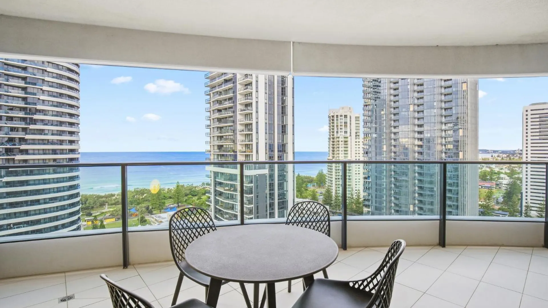 Oracle 2 1907 Apartment Gold Coast 0*,